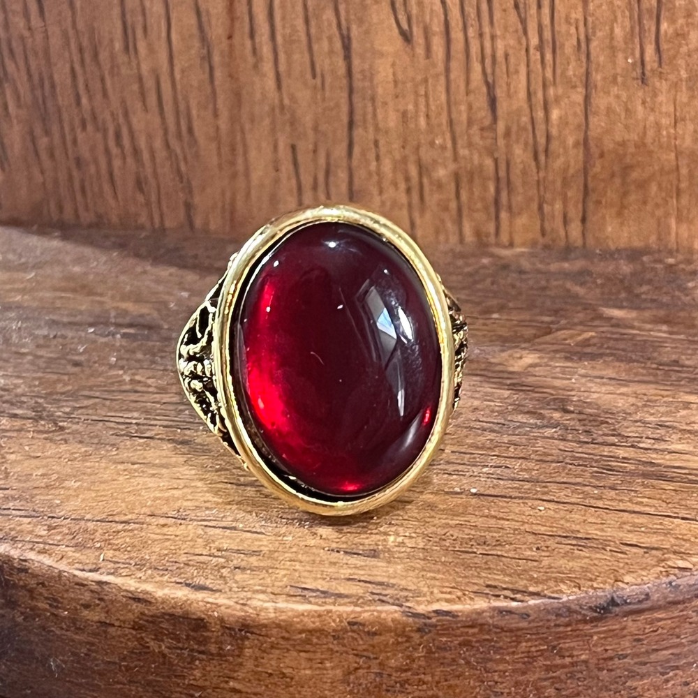 Vtg Gold Tone Filigree Red Cabochon Oval Cocktail Statement Ring Size 6.25